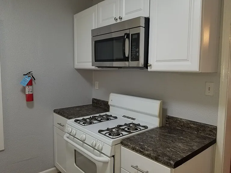 504 Elmhurst Ave — Photo 2