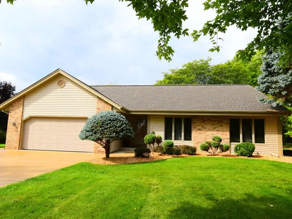 2119 Chapel COURT, Grafton, WI 53024