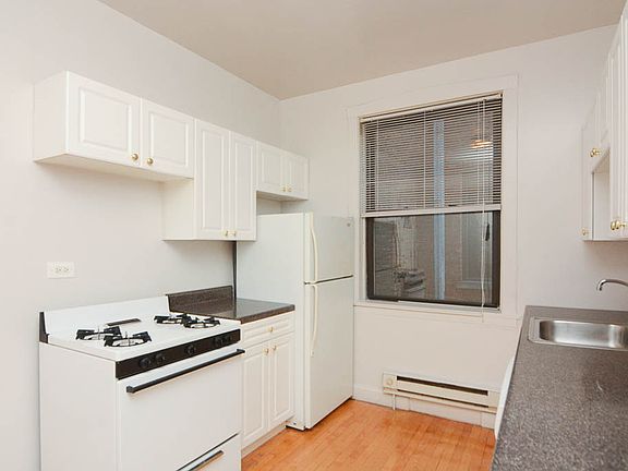 3rd image of 1025 W Dempster St #1E