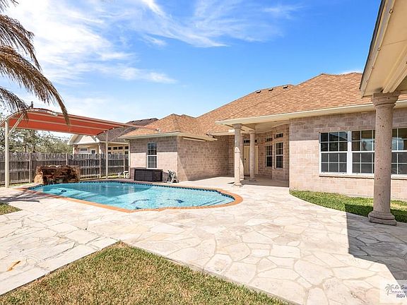 4th image of 706 Country Dr