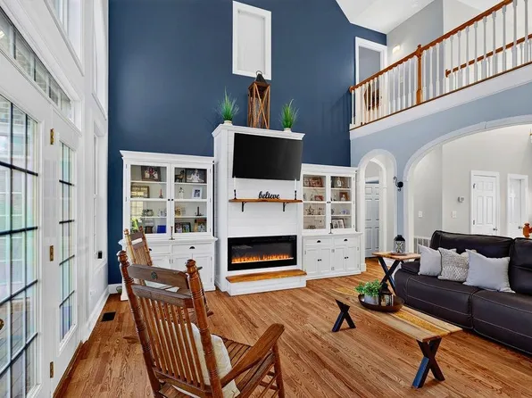 61 Meadow Glen Dr, Staunton, VA 24401