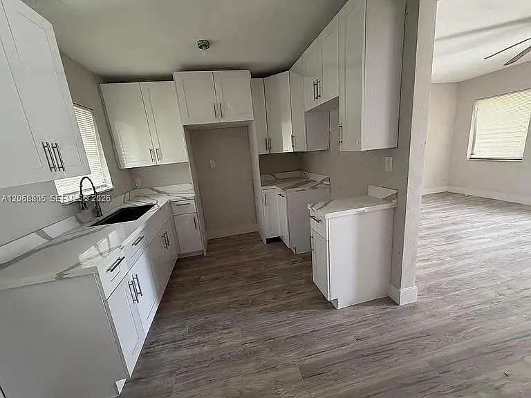 1437 NW 10th Pl — Photo 6
