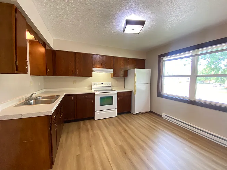 821 Westwood Dr — Photo 4