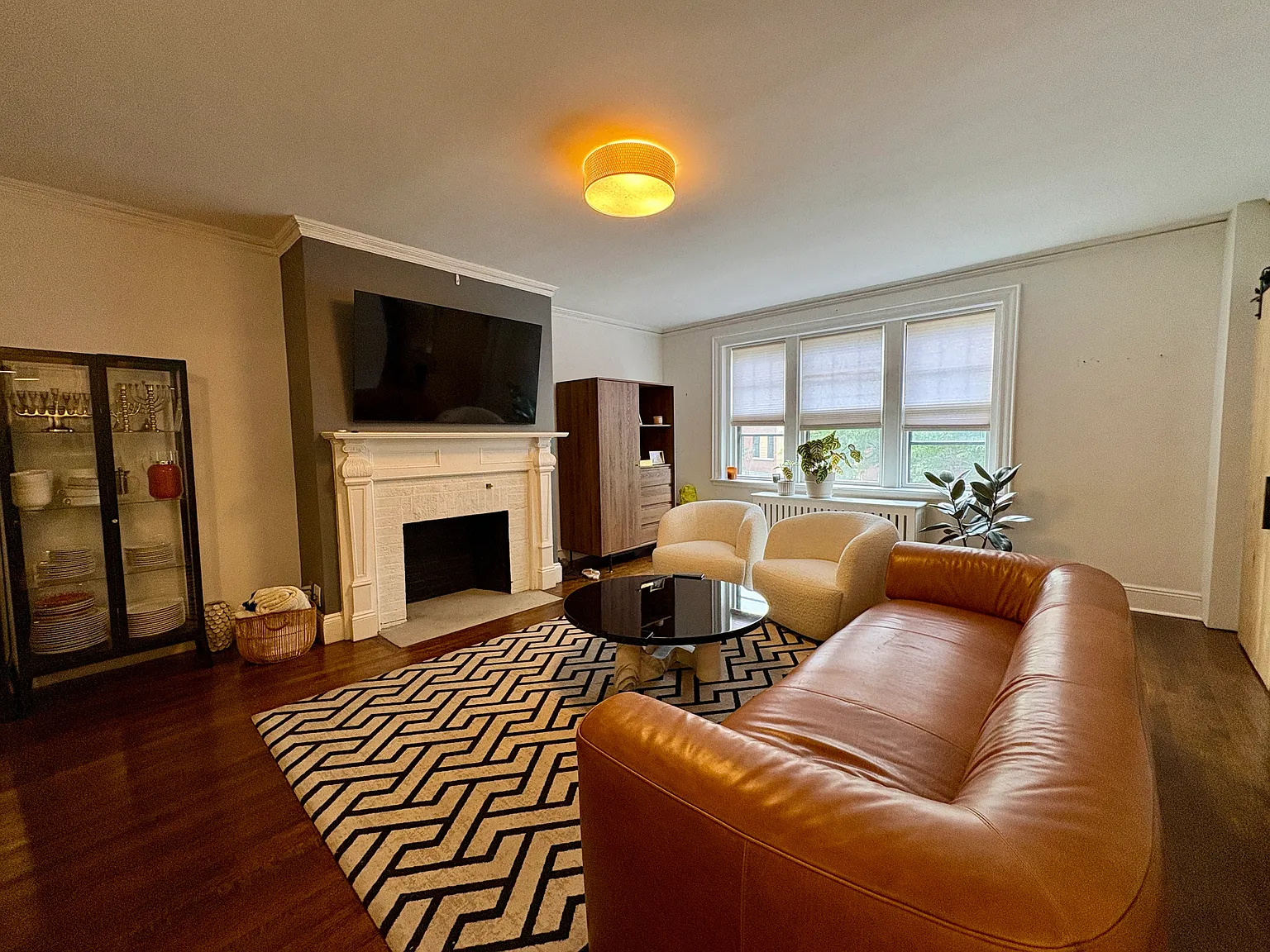 3 bed, 1570 sqft, $5,300 — Photo 2