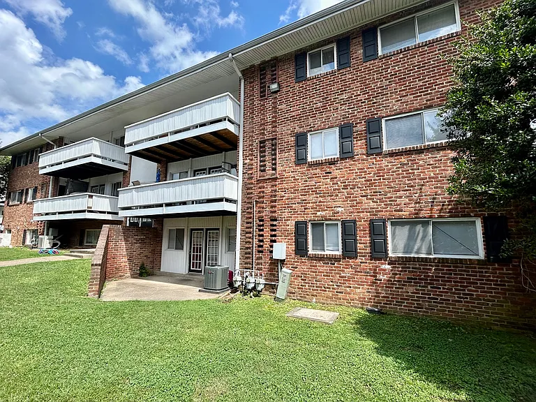 Ashton Square Apartments — Photo 7