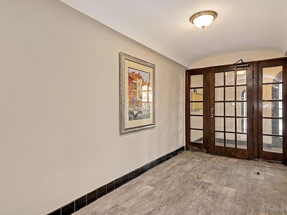 2nd image of 2619 W Glenlake Ave #1F