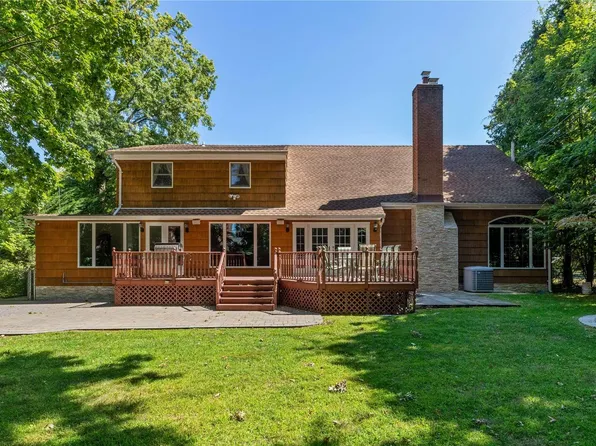 4 Sutton Court, Great Neck, NY 11021