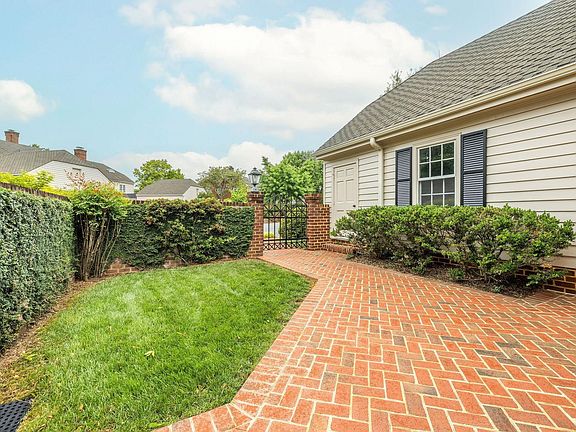 4th image of 555 Dryden Pl