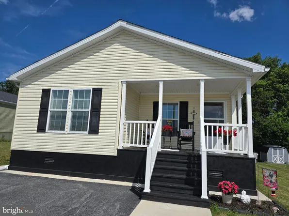 300 Oriole Dr, Carlisle, PA 17013