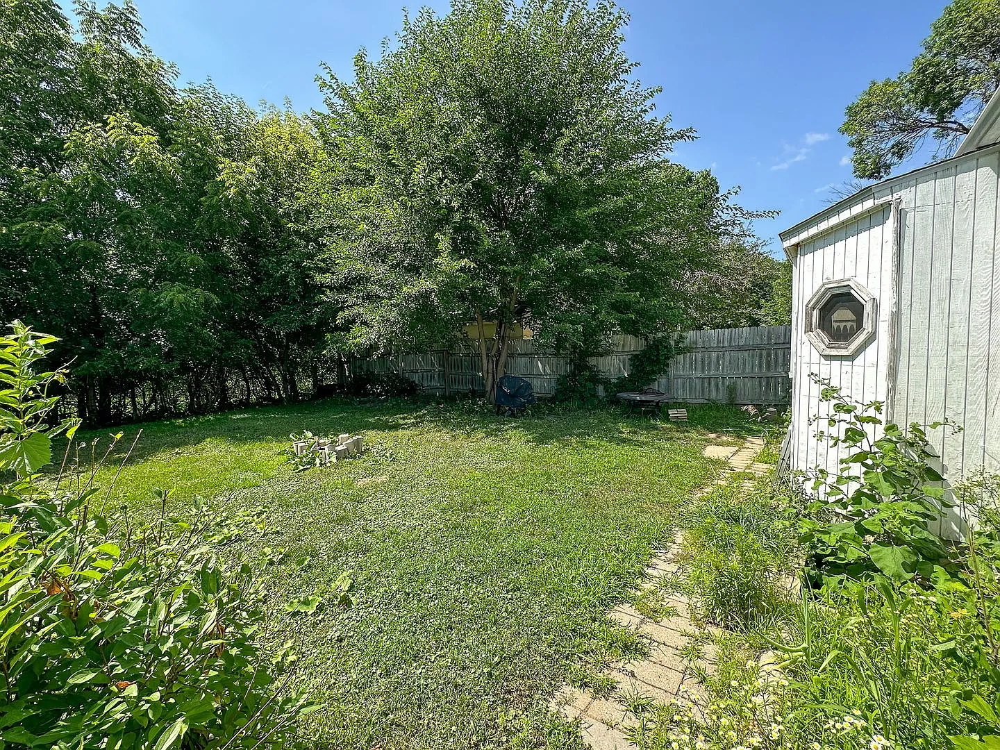 1431 Summit Ave — Photo 2