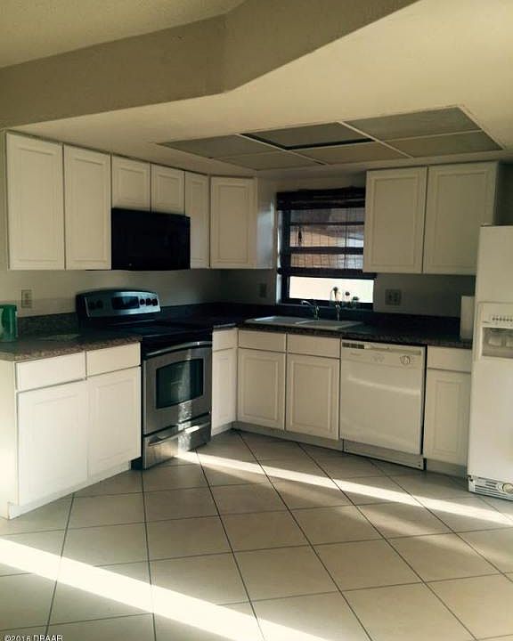 2nd image of 40 Springwood Sq