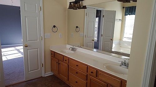 5th image of 308 Thompson Ct