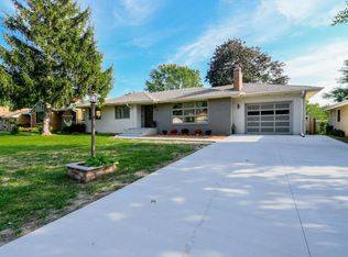 1238 Shryer Ave W, Roseville, MN 55113