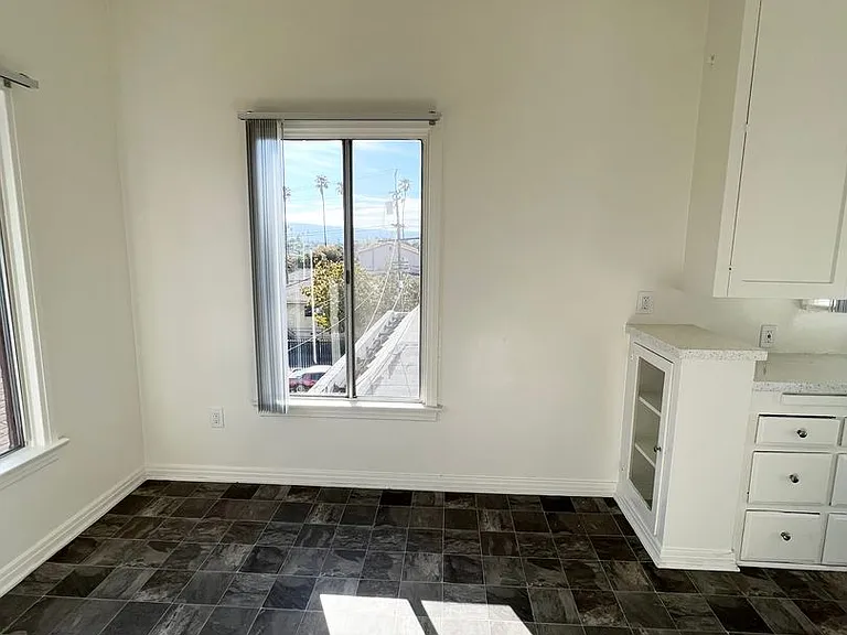 1147 Broad Ave — Photo 5