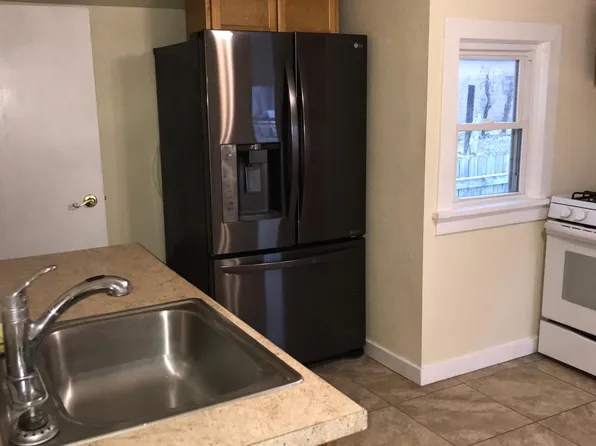 307 E Locust St, Belvidere, IL 61008
