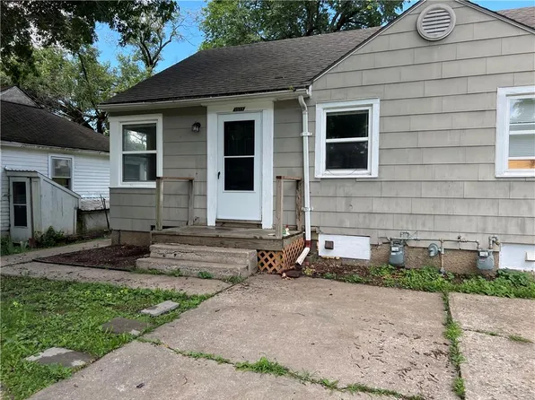 1019 N 9th St, Leavenworth, KS 66048
