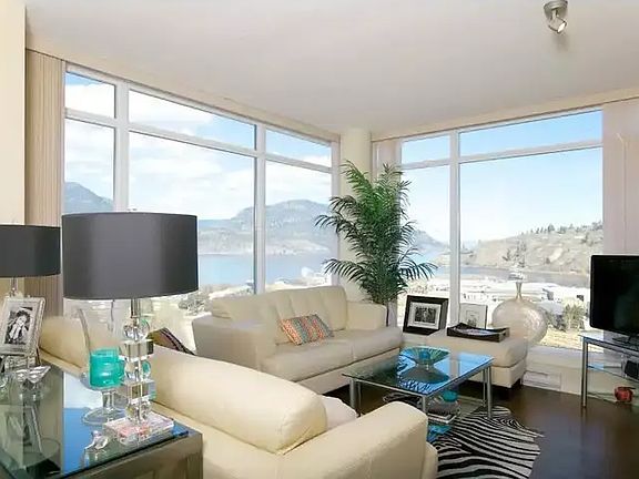 3rd image of 1075 Sunset Dr