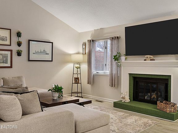 2nd image of 1003 Hardwick Dr