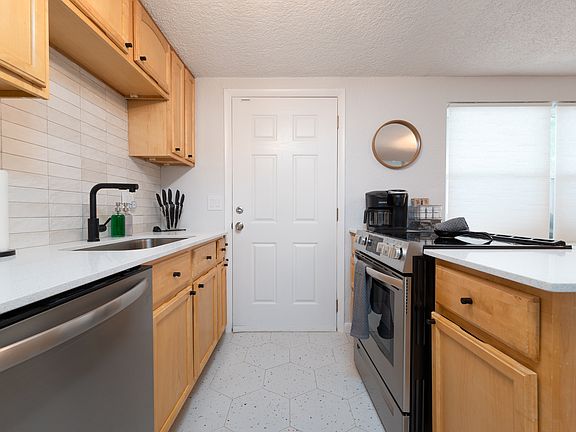 5th image of 1301 2nd St N #1301
