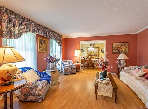 3rd image of 306 Maplewood Dr