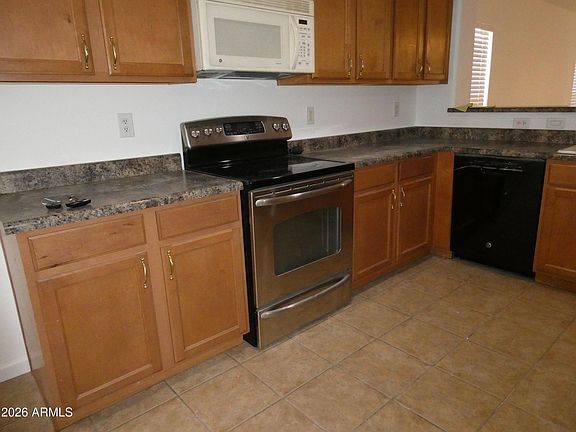 3rd image of 11547 W Schleifer Dr