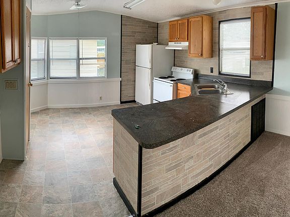 Kitchen / Dining area