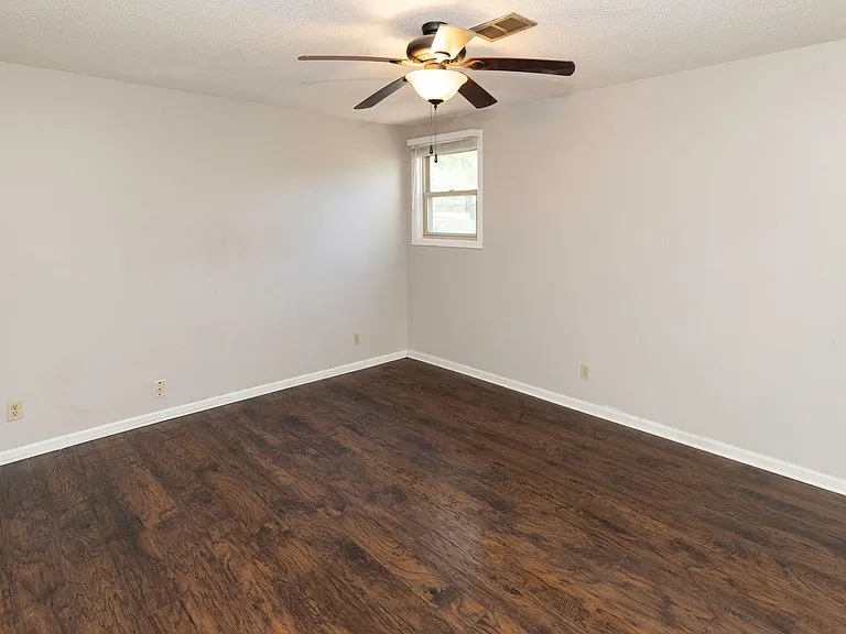 3815 Hillcrest Dr — Photo 25