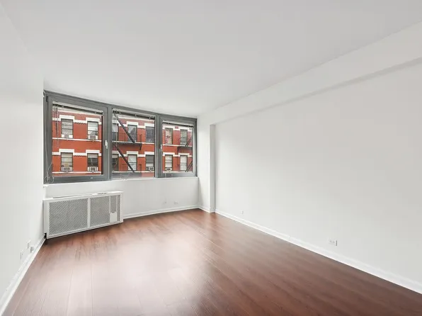 350 W 50th St #4A, New York, NY 10019