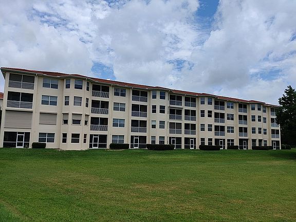 4013 Palm Tree, retaining pond