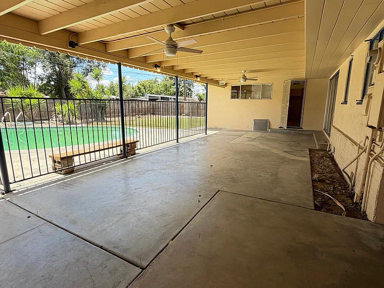 2038 E Ashlan Ave — Photo 34