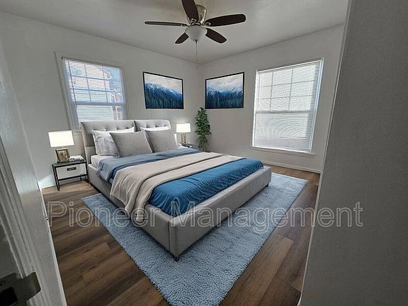 3rd image of 924 NE Lincoln St