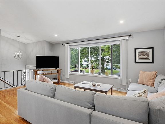 3rd image of 36 Valentine Rd