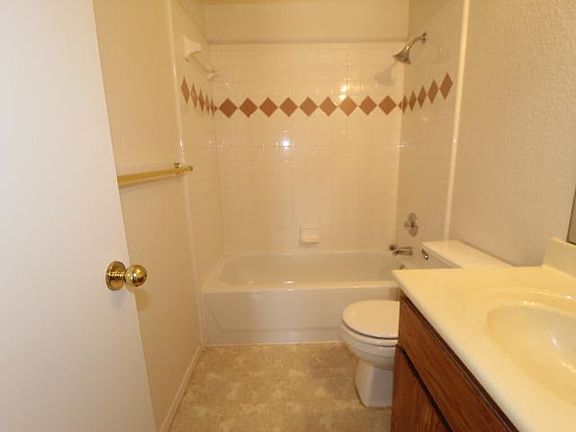 3rd image of 4413 Lonesome Dove Dr