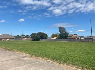 2400 Ryann Ln, Groves, TX 77619