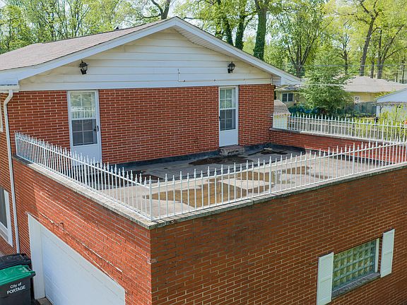 2nd image of 2730 Carmen St
