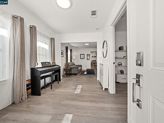 5th image of 2517 Filbert St