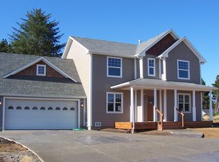 824 Rogers Pl, Bandon, OR 97411