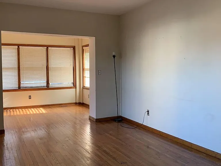 221 E Highland St — Photo 3