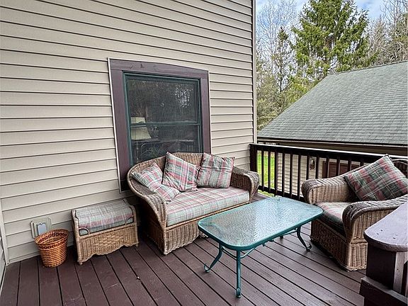 5th image of 239 Peebles Hill Rd