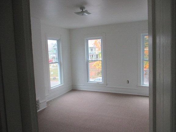 5th image of 317 W Clinton St