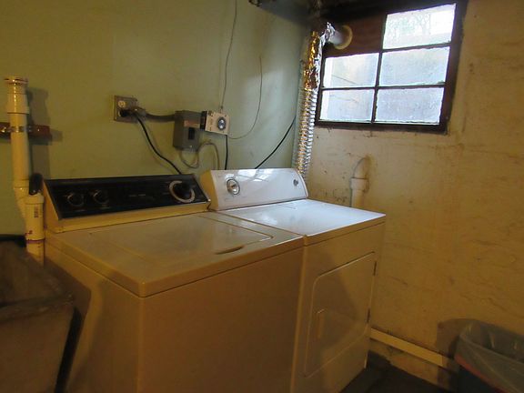 2nd image of 806 E Piedmont St #3
