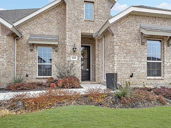 3rd image of 1636 Hydrangea Ln