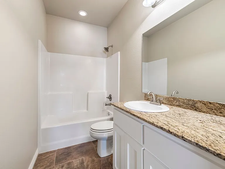 842 Baker St NW — Photo 8