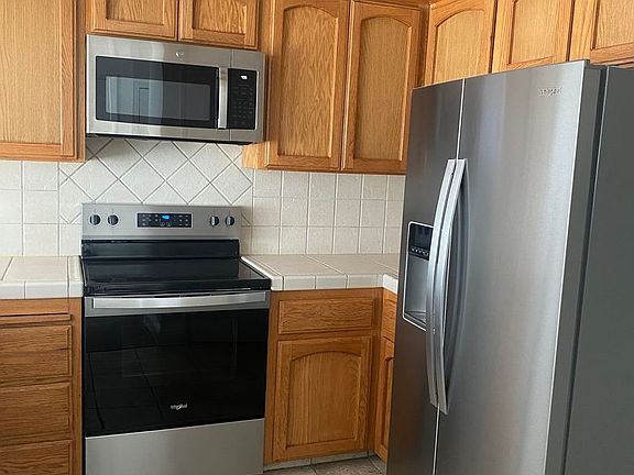 4th image of 817 E Orangeburg Ave APT 13