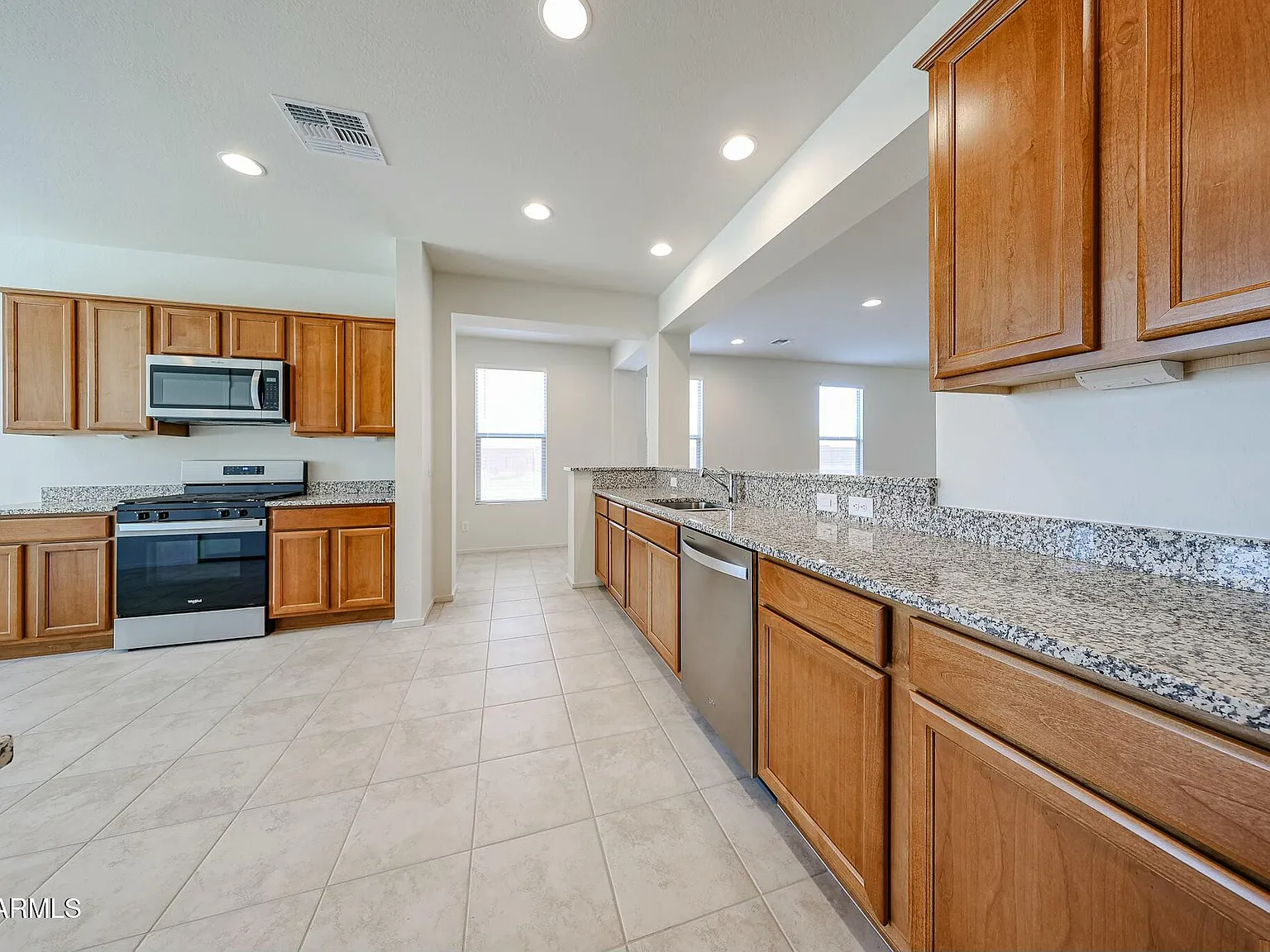 3 bed, 2.0 bath, 1959 sqft, $2,400 — Photo 4