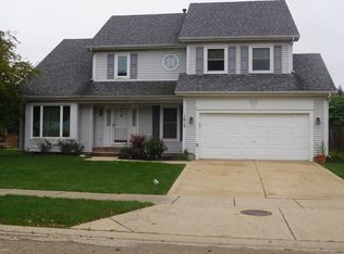 1015 Hobble Bush Ln, Elgin, IL 60120