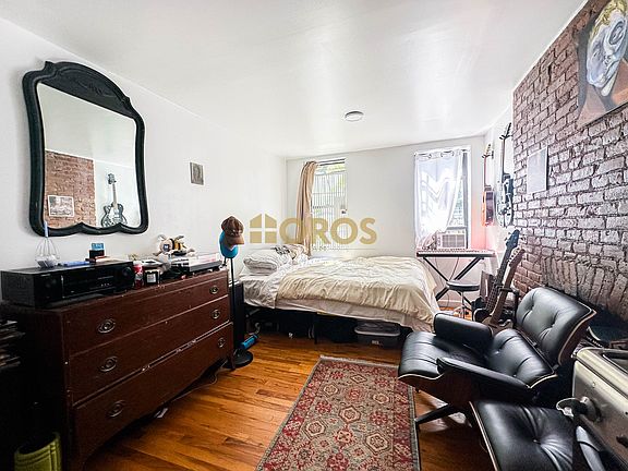 3rd image of 236 E 7th St APT 4D
