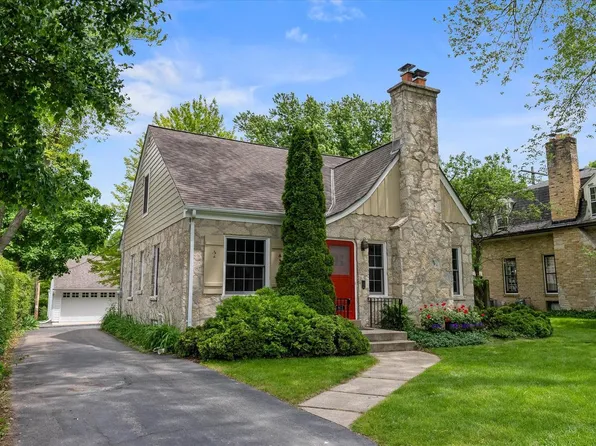 8012 North Regent ROAD, Fox Point, WI 53217