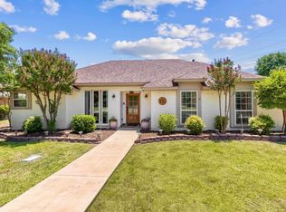 100 N Spring Creek Dr, Richardson, TX 75081