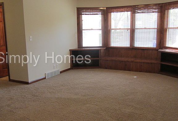 5th image of 1301 Wilshire Dr